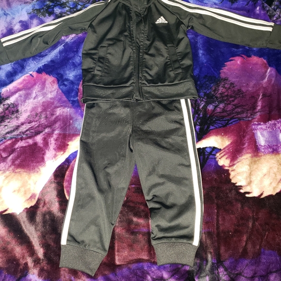 Black 2T Adidas sweatsuit - Picture 1 of 3